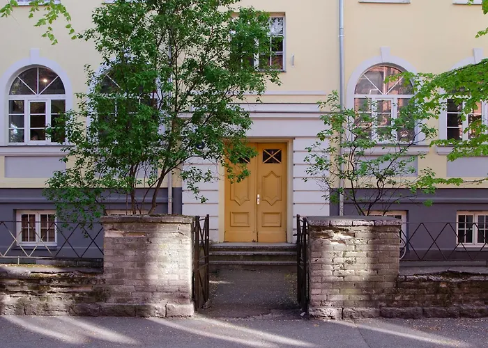 Large 3-Room Apartment In A Historic House
